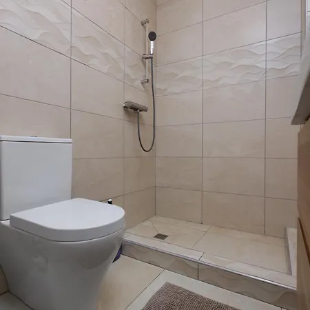 Javor Apartment *
